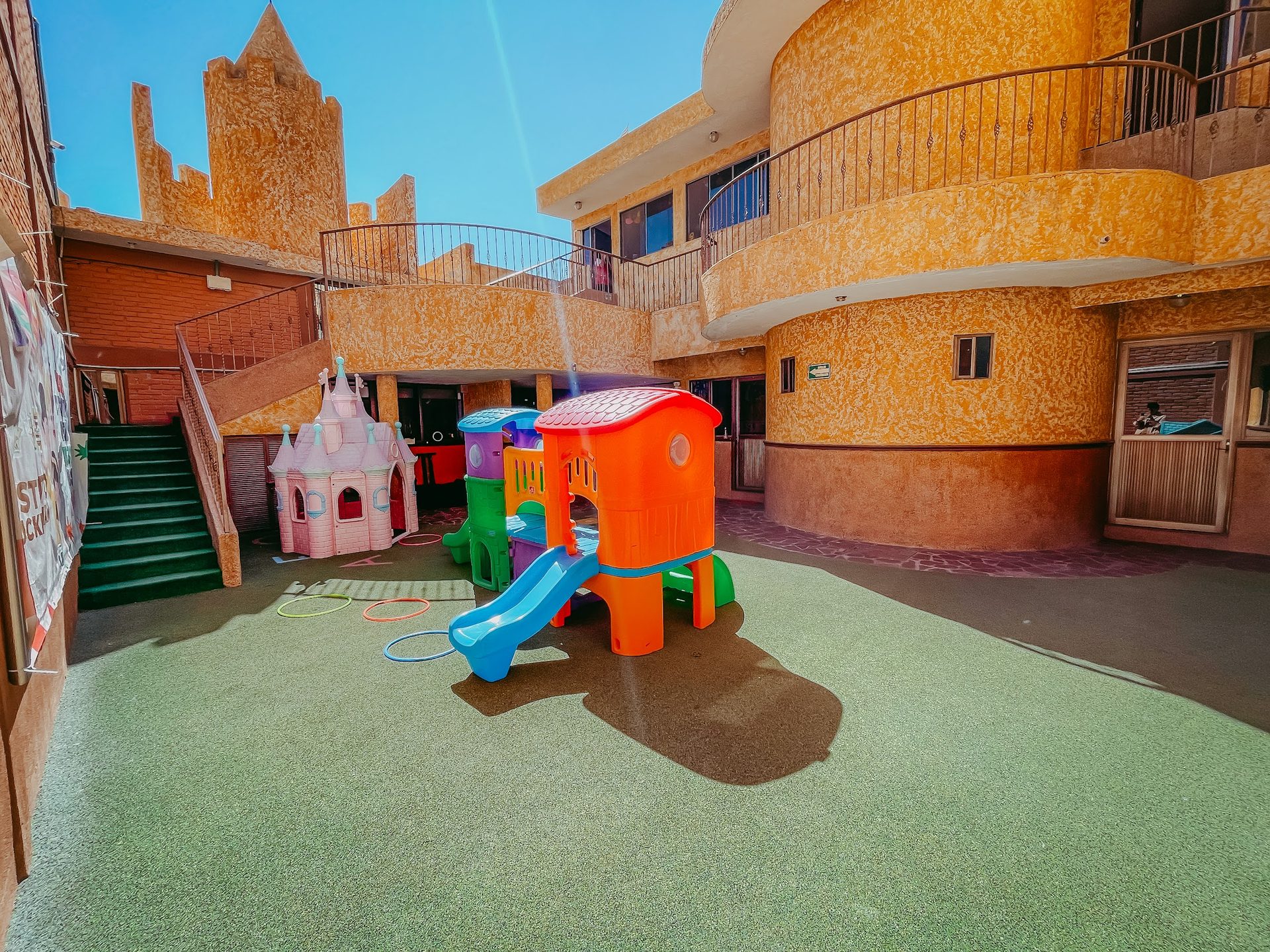 Área de juegos del colegio